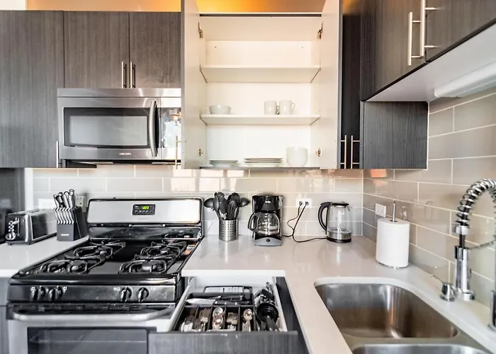 Charming 2br With Skyline View, Optional Parking & Gym Access Near Mccormick Place, Lakefront And Soldier Field Appartamento *