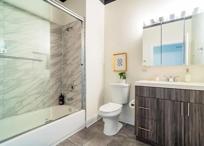 Charming 2br With Skyline View, Optional Parking & Gym Access Near Mccormick Place, Lakefront And Soldier Field Appartamento *
