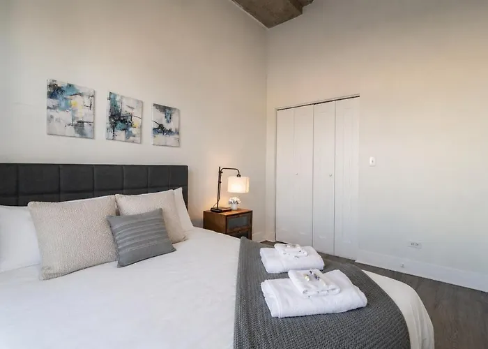 Charming 2br With Skyline View, Optional Parking & Gym Access Near Mccormick Place, Lakefront And Soldier Field Appartamento *