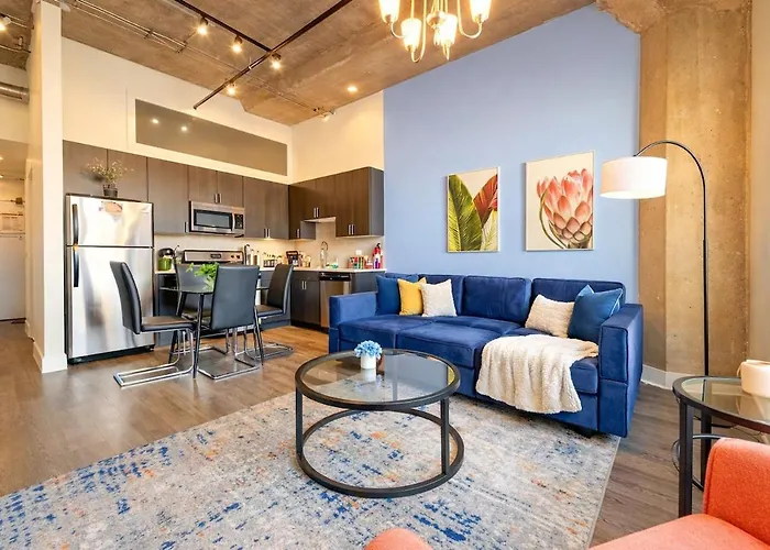 Charming 2br With Skyline View, Optional Parking & Gym Access Near Mccormick Place, Lakefront And Soldier Field